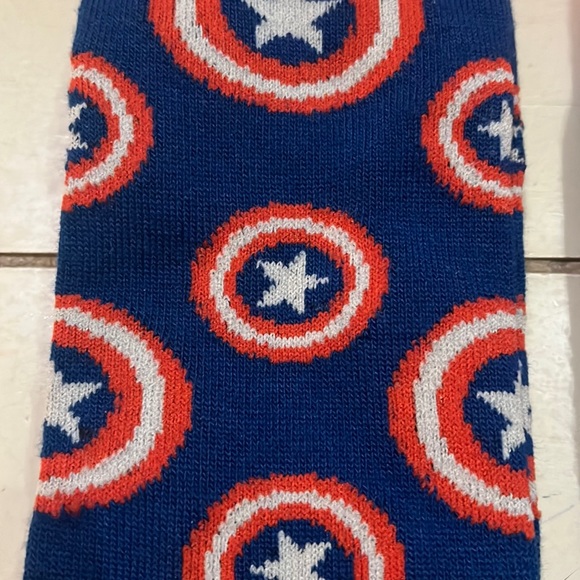 Marvel Captain America 🇺🇸 Crew Socks size 6-12 2Prs - Picture 2 of 5